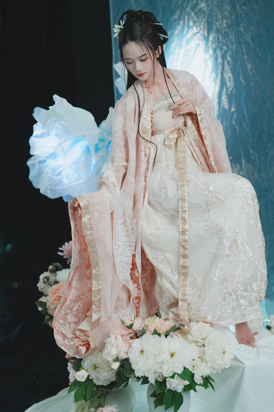草莓味的奈奈兔喵小吉COS写真全集下载 [持续更新/超大容量] [42P-478.7M]：次元少女的极致诱惑与成长蜕变-搬砖学院