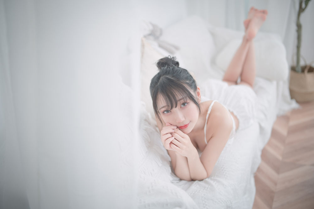周叽是可爱兔兔-白色睡衣9302