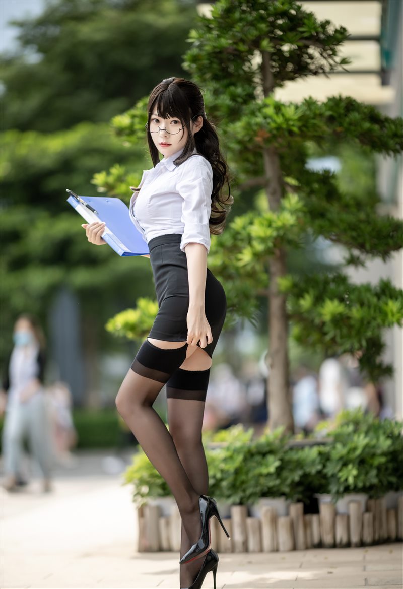 清纯甜美Coser@香草喵露露 NO.029 – 丝一袜西装13965