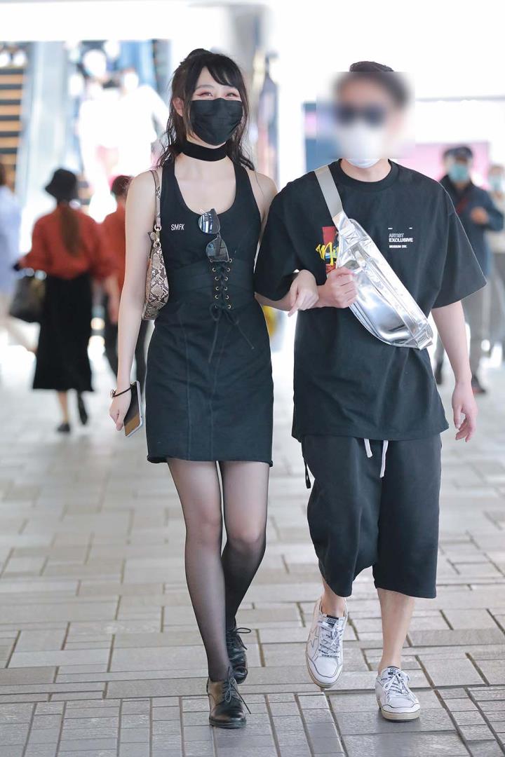 精选街拍Ⅰ作品 NO.0660 四九城嘎子街拍作品 – 黑色丝一袜大长腿女友[65P／60MB]19061
