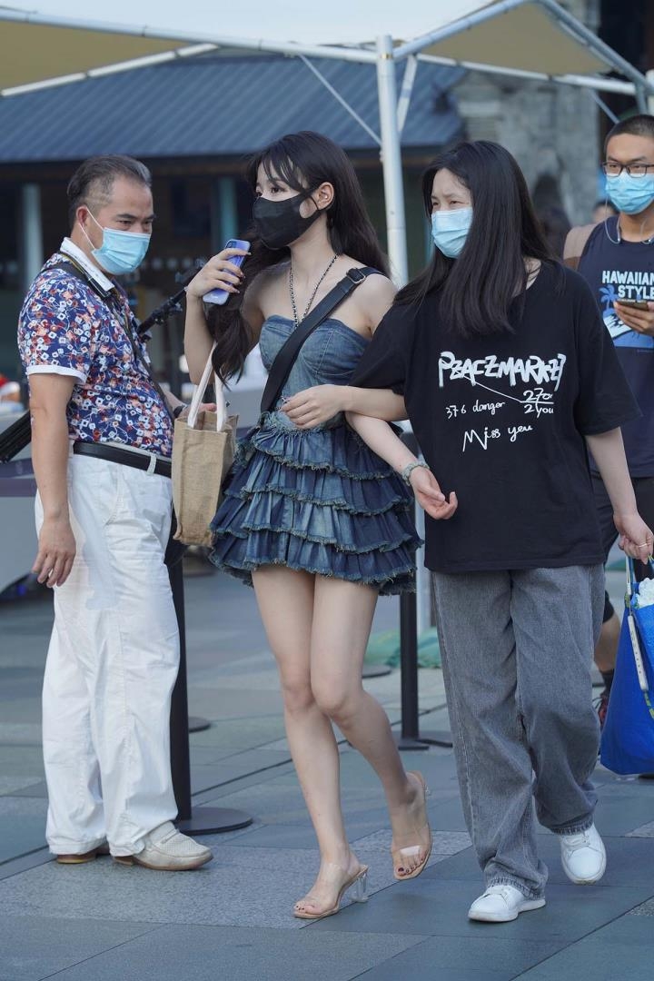 街拍摄影精选 2655期 街头漫步牛仔裙装甜美动人15572