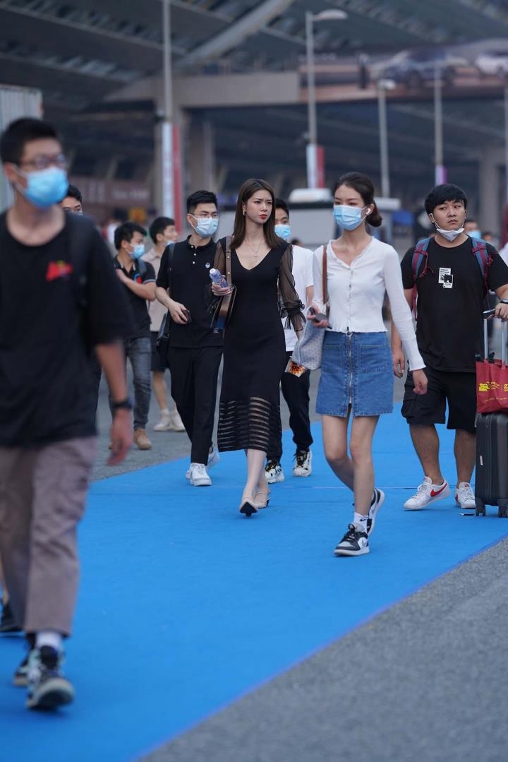 街拍精选 2437期 黑色长裙蕾丝15791