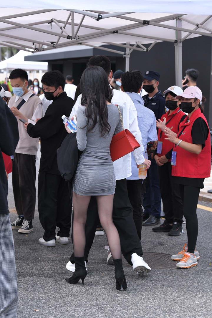 街拍镁钕Ⅰ摄影 VOL.1185 灰短裙黑色丝[30P／62MB]18059