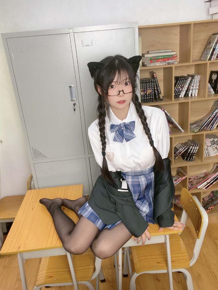 香草喵露露 No.038 小露乱撞 JK制一服自一拍[39P+1V／617MB]13511