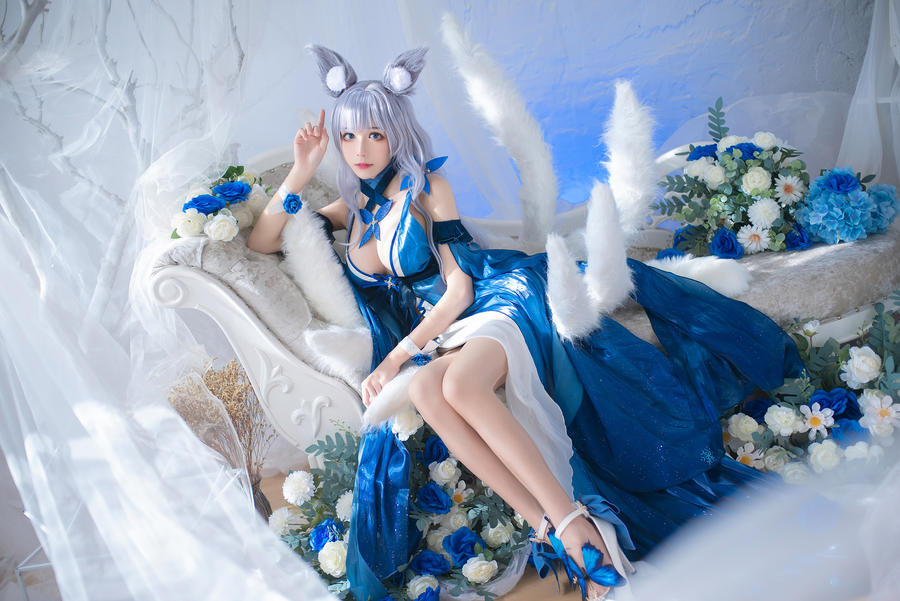 Momoko葵葵小姐姐cos《碧蓝航线》信浓礼服，白狐狸耳耳朵太可爱啦！-搬砖学院