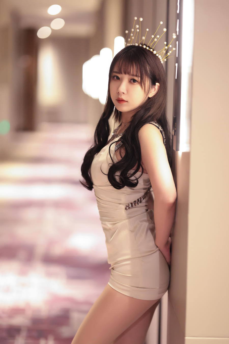 摄影小女巫露娜搞怪上线！《OL肉丝》独特视角勾魂上半身照大放异彩！-搬砖学院