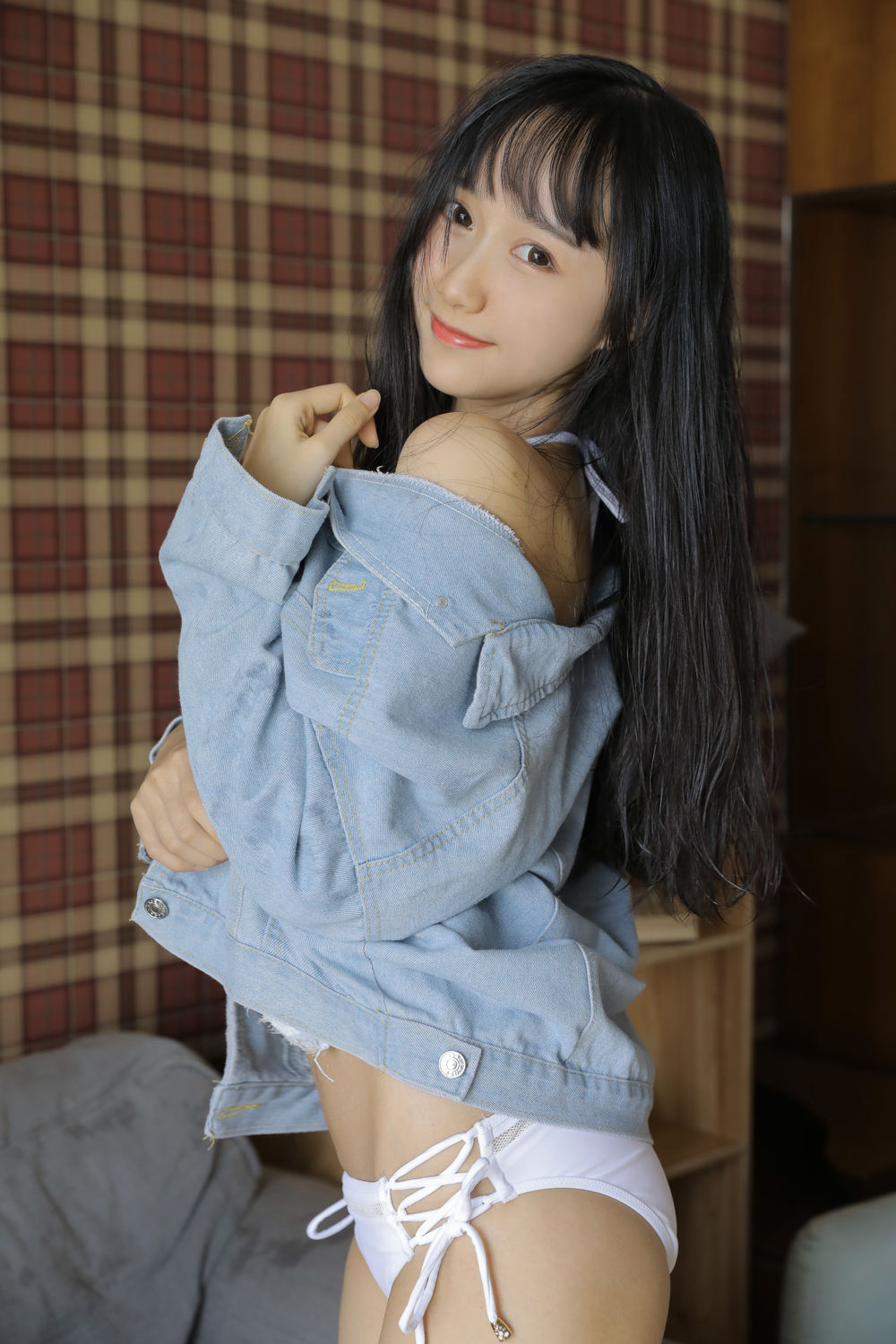 走路摇ZLY：二次元女神，性感与可爱并存-搬砖学院