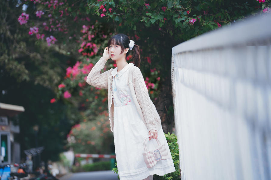 Momoko葵葵绝美瞬间，采花少女与你一起去集市-搬砖学院