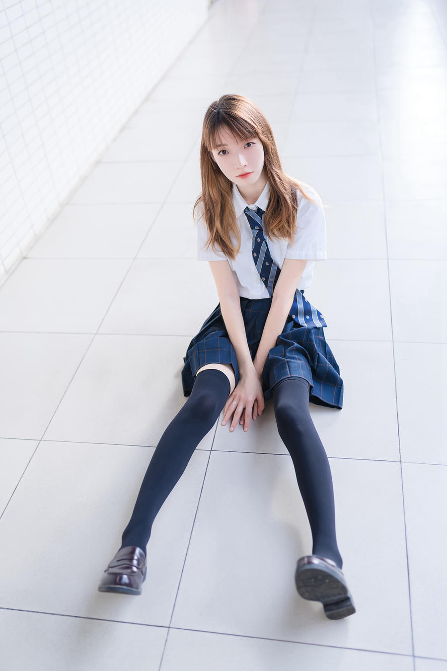 格子裙下的慵懒午后，森萝财团新作《有料03》带你走进宁静时光-搬砖学院